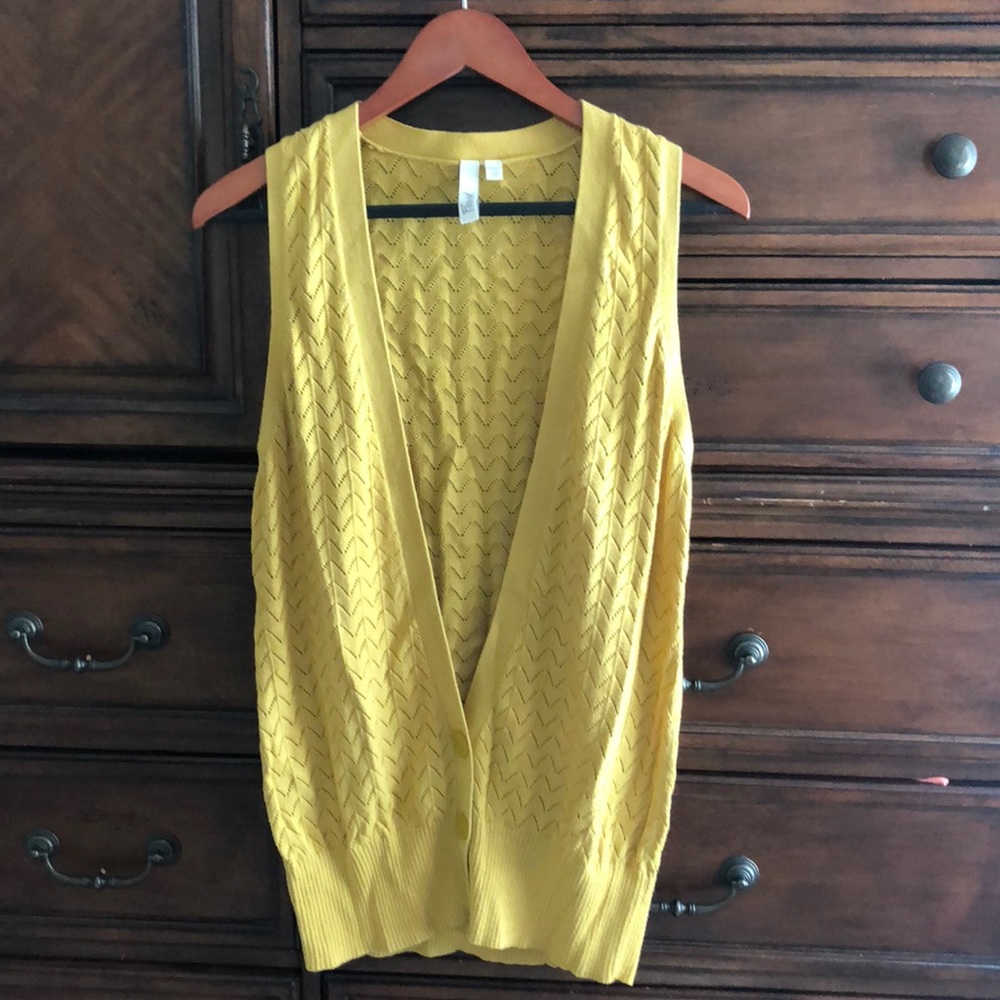 Fossil yellow sweater vest Sz M Great for fall!